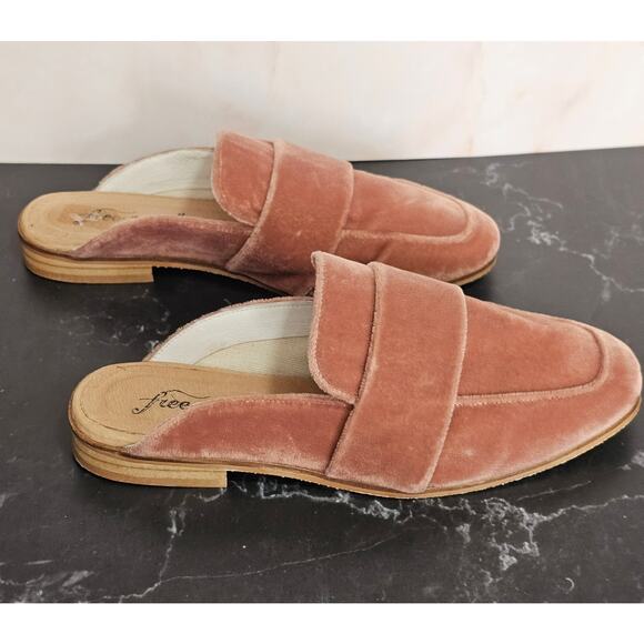 EUC Free People Women's Rose Pink Velvet At Ease Loafers Mules Shoes 38 7.5 - Picture 6 of 8